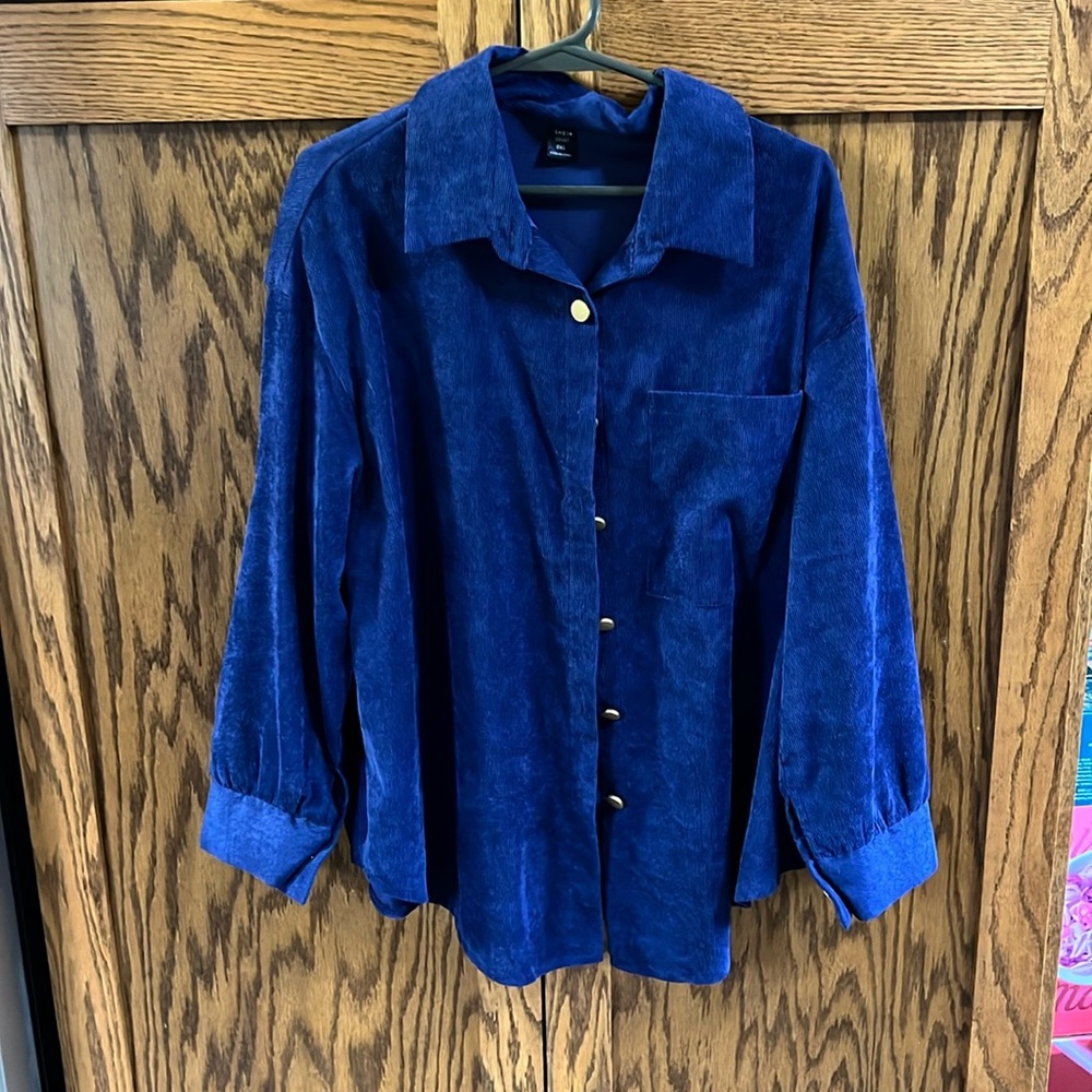Womens XL blue lightweight top. Fits smaller.